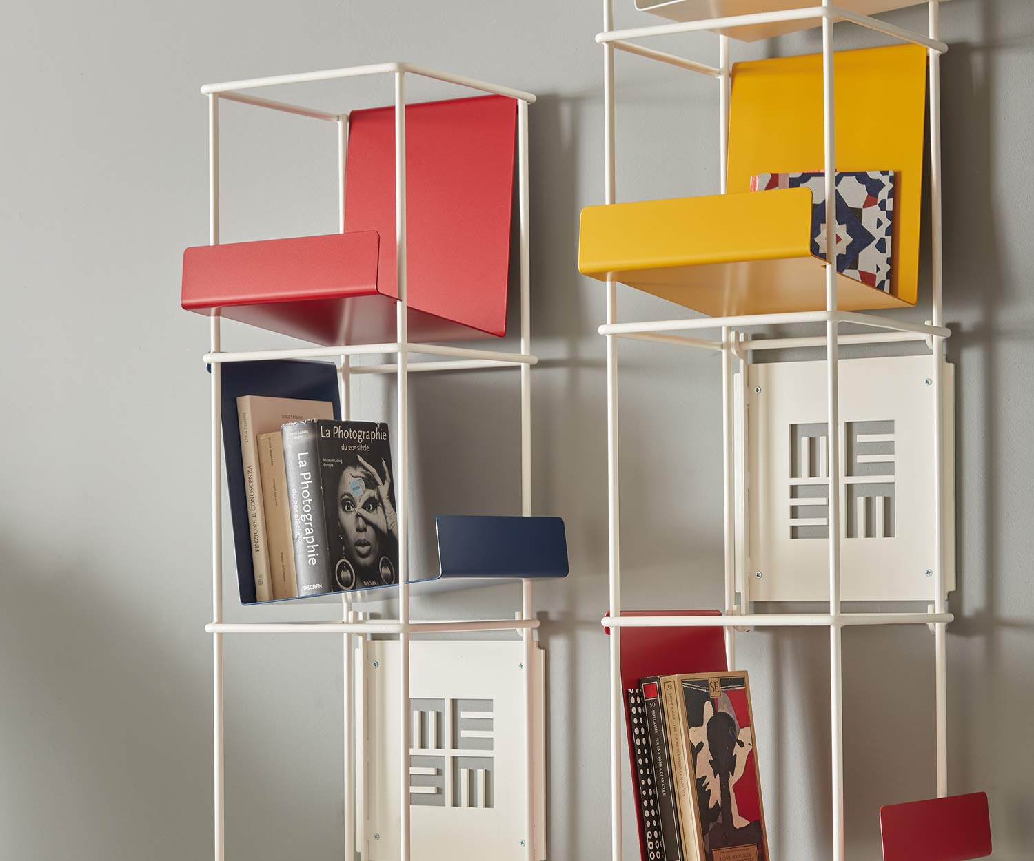 High-quality MEME Libro vertical wall design bookcase with coloured holders