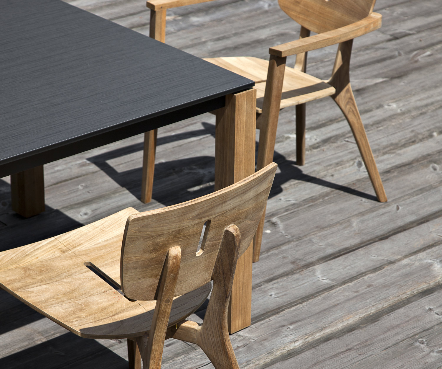 Oasiq Machar Design teak garden table with Copenhagen and Diuna chairs