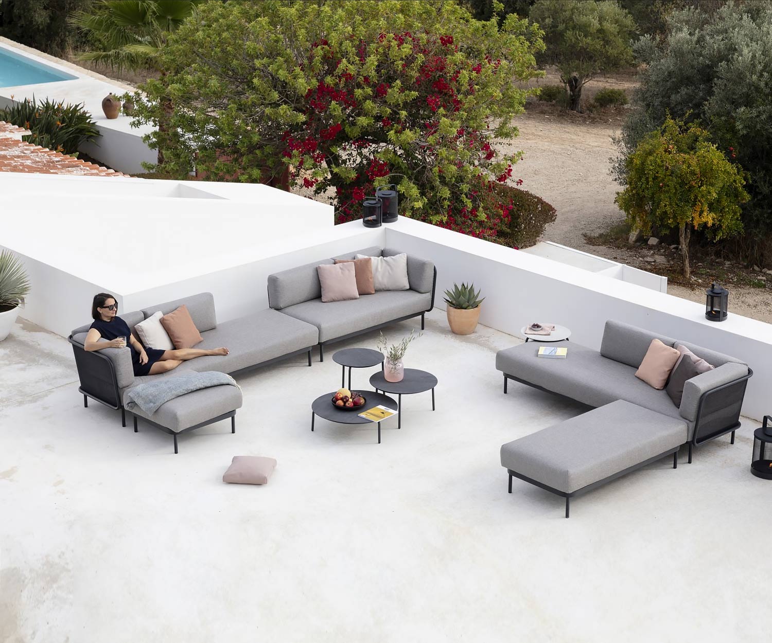 Exclusive Todus Baza design garden sofa on the terrace