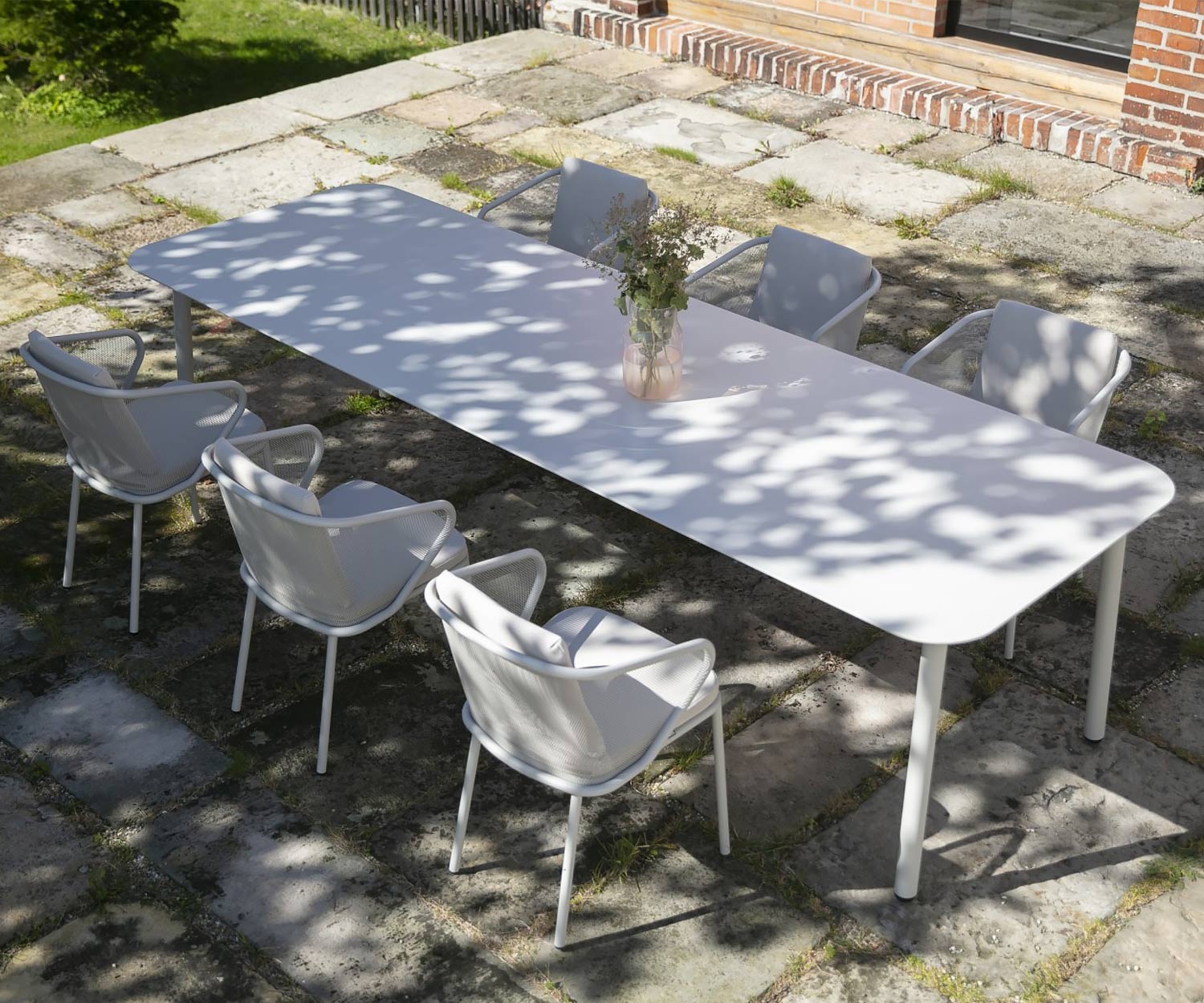 High-quality rectangular Todus Condor design garden table with rounded corners