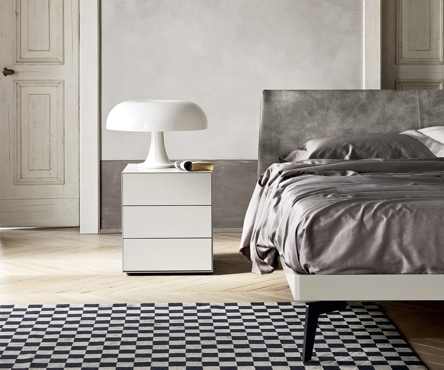 Minimalist Livitalia Design bedside cabinet Ecletto with three drawers in white