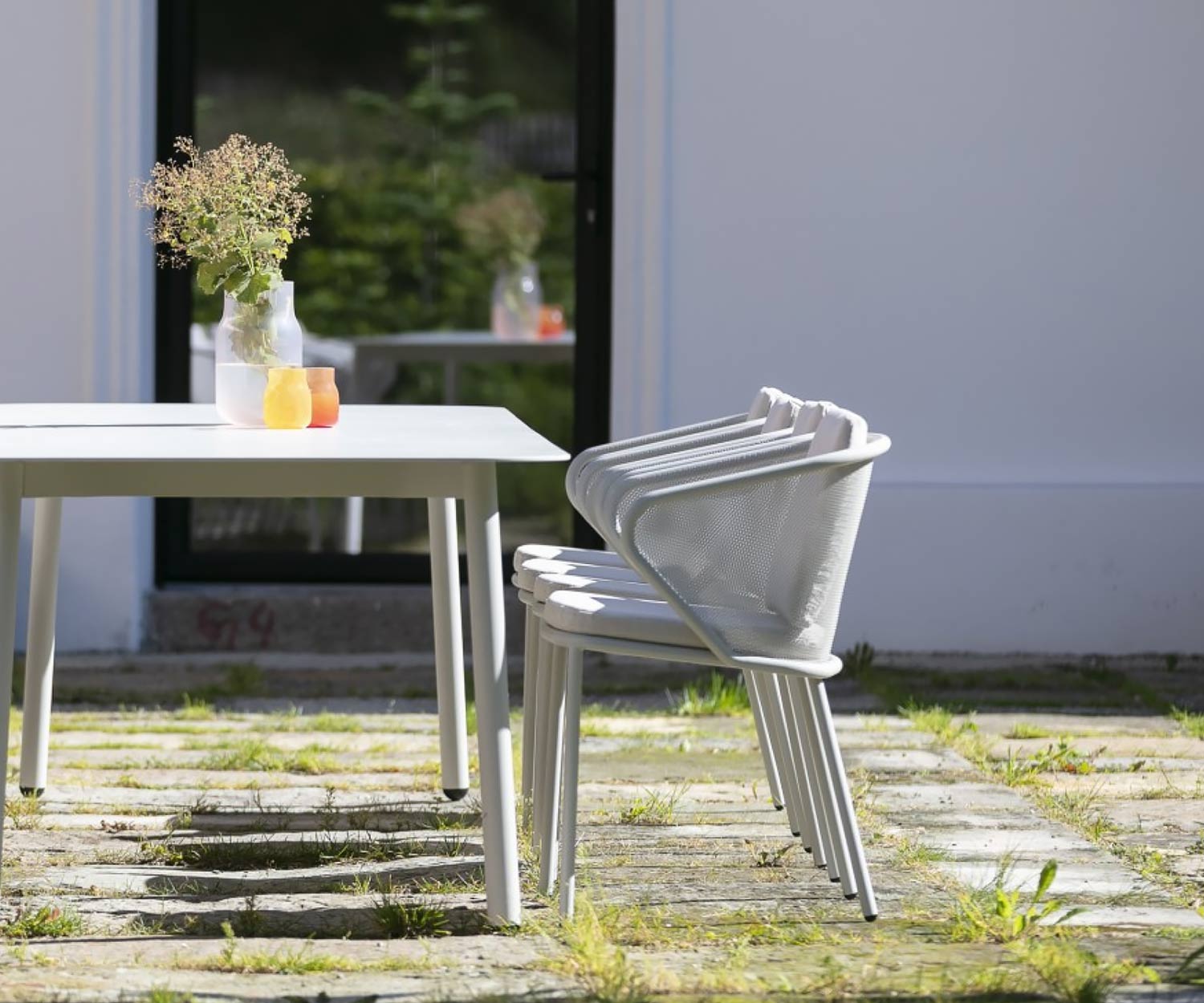 Modern Todus Condor design armchair from the side at the Condor dining table